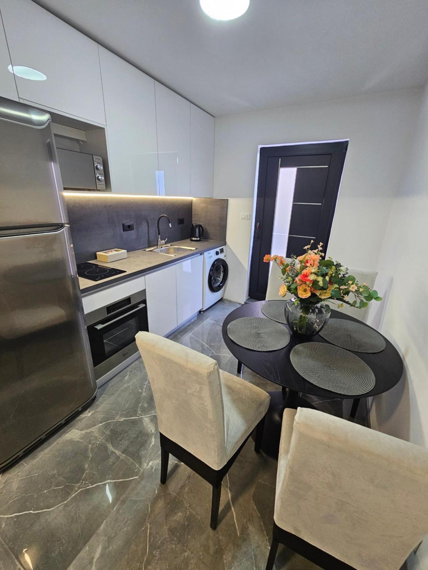 Apartmani Matija Makarska Bagian luar foto