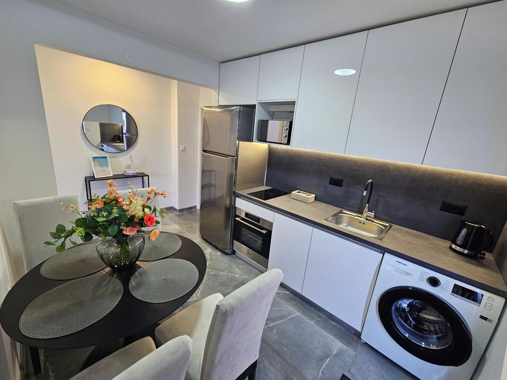 Apartmani Matija Makarska Bagian luar foto